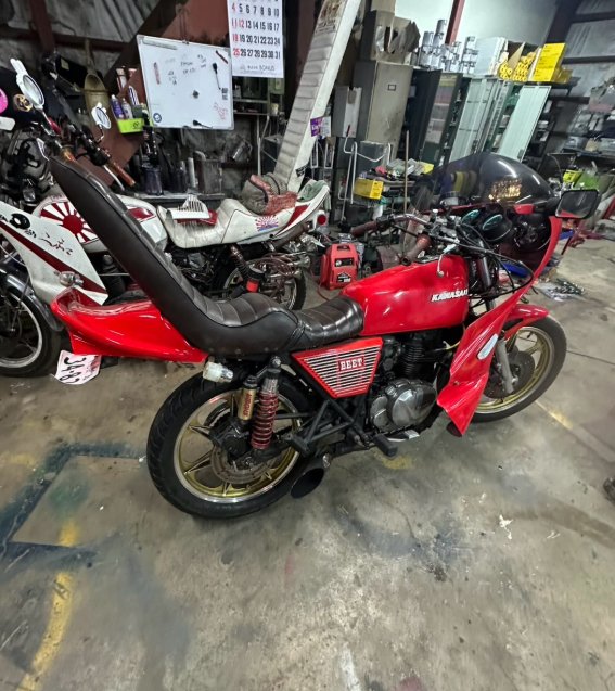 jidoushatounan's tweet photo. 【バイク盗難情報】千葉県千葉市稲毛区でカワサキ Z250FTの盗難被害がありました！
近隣の方はご注意ください！

■車種：カワサキ Z250FT
■日時：2026年7月19日
■被害場所：千葉県千葉市稲毛区穴川
■ナンバー：3482
■特徴：旧車會仕様、ロケットカウル、三段シート、4本出しマフラー

■オーナー（投稿主）コメント：些細な情報でもいぃので連絡ください。 絶対見つけたいのでみなさんのご協力よろしくお願いします。 拡散よろしくお願いします。
■オーナー（投稿主）連絡先：(Instagram): https://t.co/Bo75iV714P

詳細URLと拡散用動画はリプ欄です
拡散希望、ご協力お願いします！