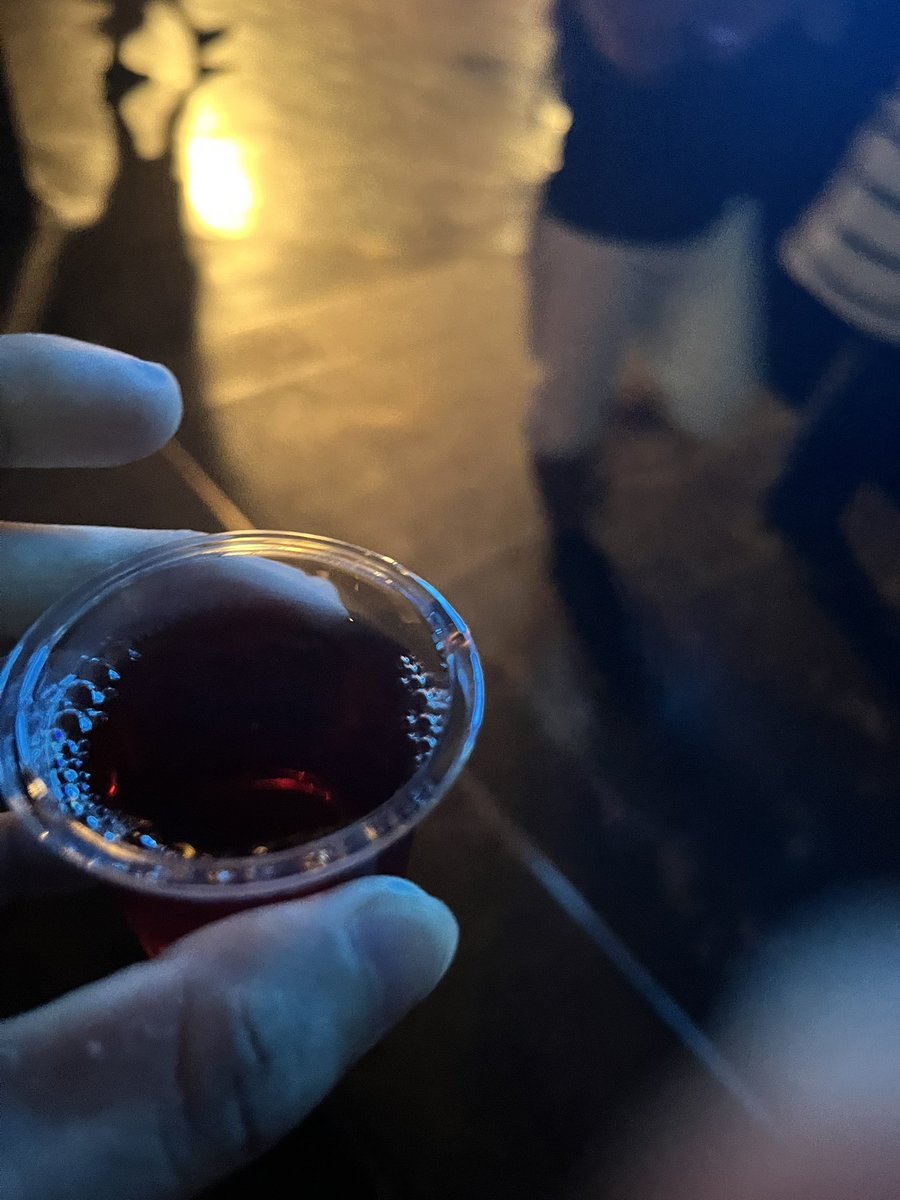 black__vodkaaa's tweet photo. なんかワインを飲めるらしく
こんな気分いいことない https://t.co/ckEqfX069H