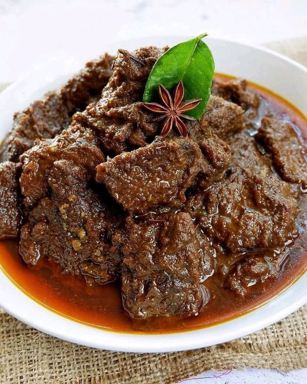 subWARUNGNASPAD's tweet photo. 𝙋𝙞𝙘𝙠 𝙊𝙣𝙚,    Ayam pop vs Rendang    ? https://t.co/tdYHlIo73x