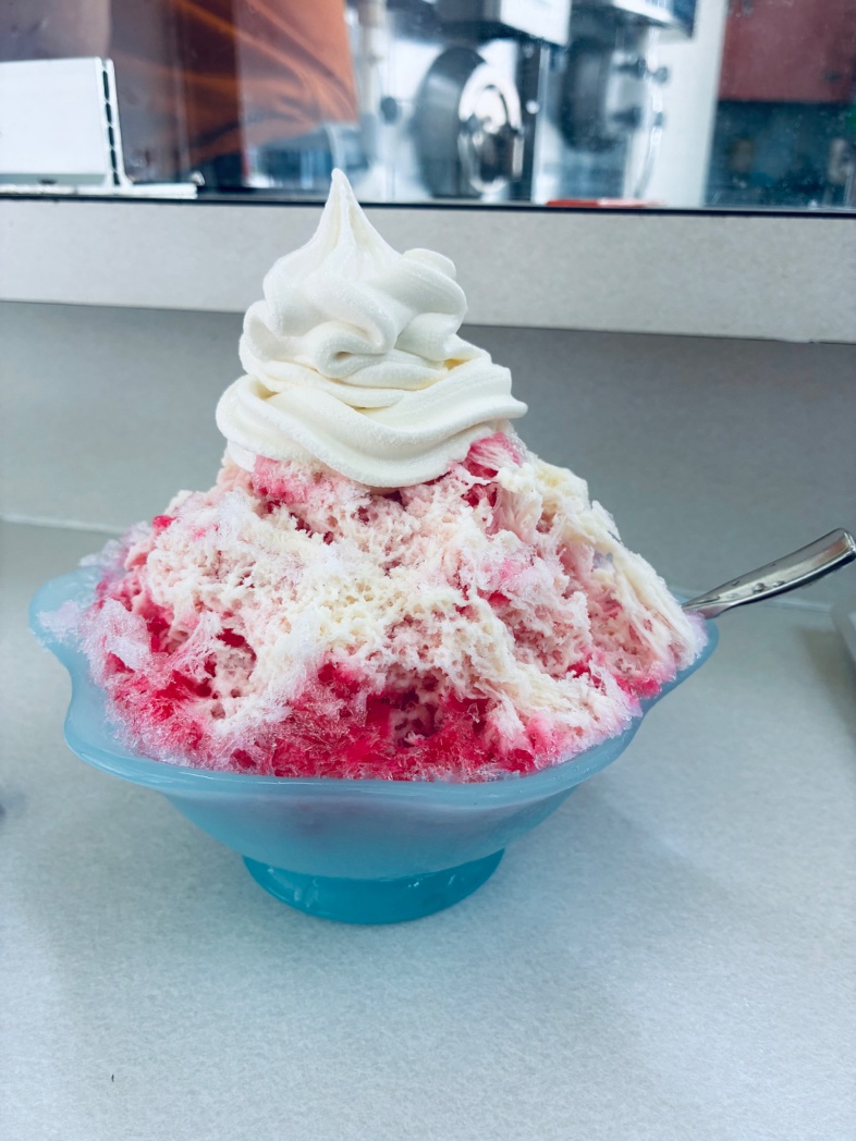 yosicoy's tweet photo. ビジュよし。味よし。

近所の昔からあるカキ氷屋さんで🍧
こういうのが良いんだよな。 https://t.co/j3yDi9xvIN