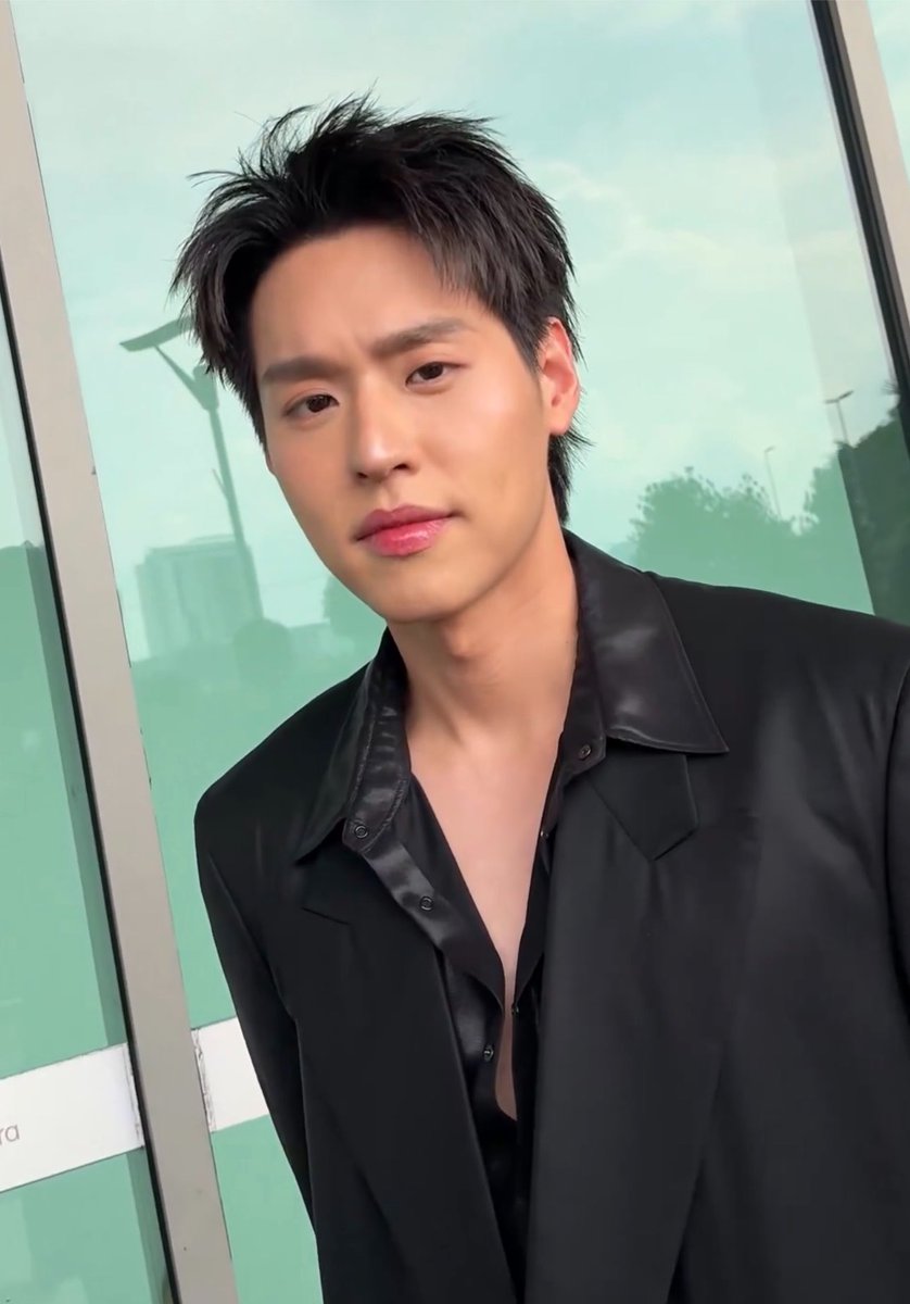 kimchalyn's tweet photo. หล่อว่ะอีดอก อยากหึงแทนใครบางคน https://t.co/kREGiB4J2a