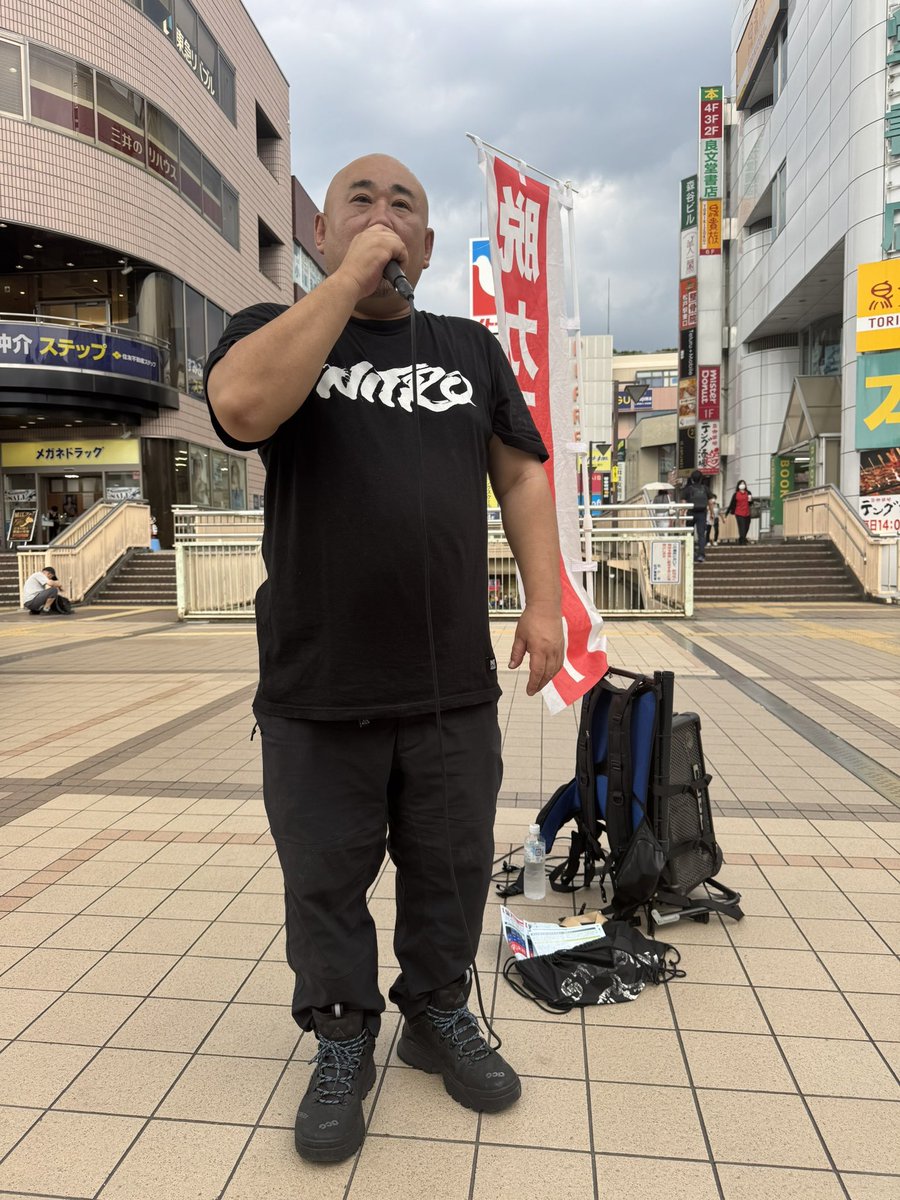 DONDELI's tweet photo. 昨日も暑かったので、夕方からの街宣。雨降るまでの1時間くらい新しい市政報告vol.31を配りました。
先週の土曜日は会派の合同市政報告会を開催し、松戸市の財政運営の課題について話をしました。8月22日の土曜日15時30分からは松戸市民会館201号室でDELI市政報告会を開催する予定です。
お時間ある方はぜひお越しください！