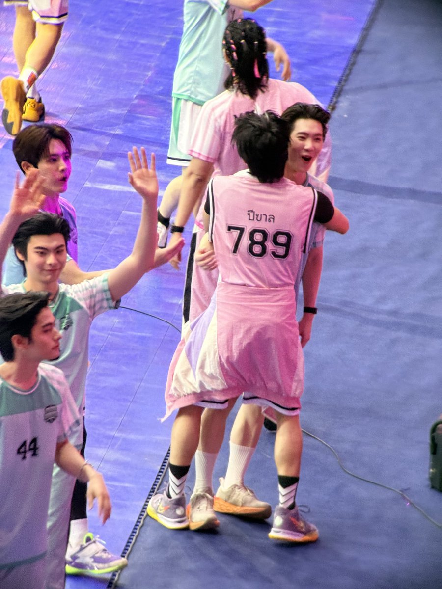 KarnpaweeW's tweet photo. อันนี้กีฬาอะไรคะ🤣

TUTORYIM GAME ON 2026
#DMDSPORTDAY2026
#TutorYim https://t.co/akKO2jIiI5