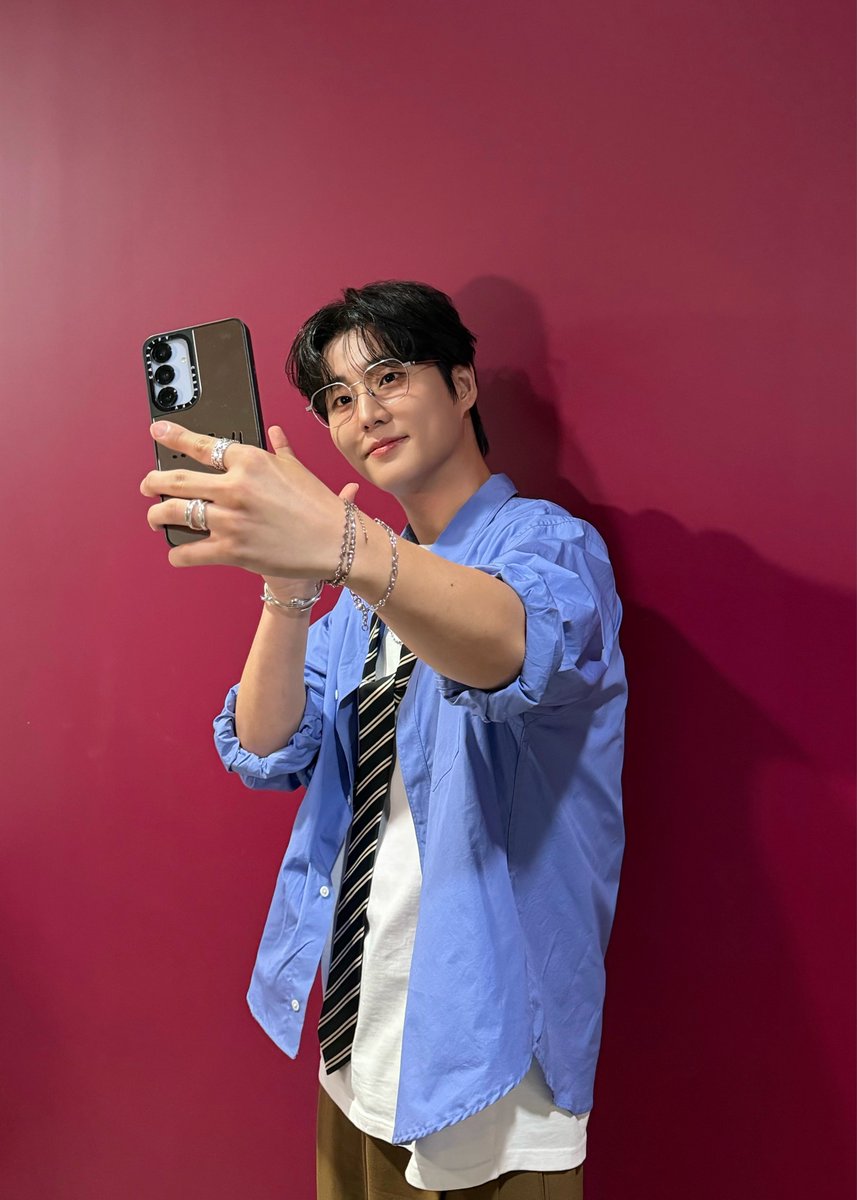 day6official's tweet photo. [ #DAY6_BEHIND ]

이제 마지막 문을 'Shut The Door' 할 시간🚪
다음 무대의 문을 열고 돌아올 때까지, 
My Day의 마음속 문은 꼭 열어두기🤙🏻💚

#DAY6 #데이식스 
#YoungK #영케이
#YOUNGEST
#Shut_The_Door https://t.co/lNQPrEYyUS