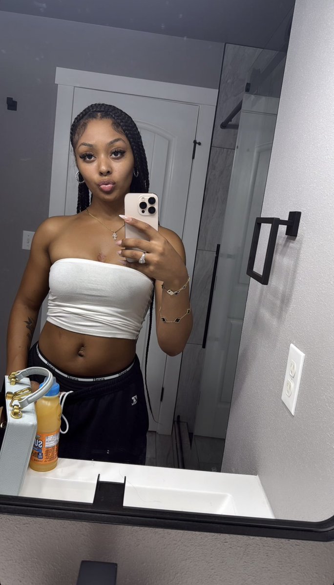 SusySelly's tweet photo. Your wallet twitches the second I speak send💦✨✨💕💕

 #findom #cuck #facetime #findomnl #spoiledprincess #cbt #findombe #geldslaaf #sissy #femboy https://t.co/aUFy6qGfA6
