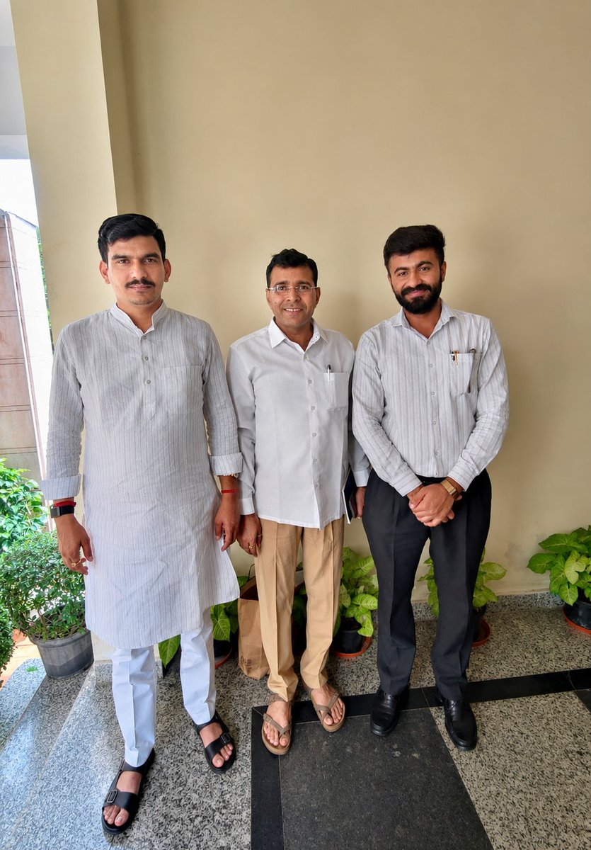 Ramesh4India's tweet photo. नई दिल्ली में भारतीय जनता युवा मोर्चा, राजस्थान के यशस्वी प्रदेशाध्यक्ष बड़े भाई आदरणीय श्री @ShankarGora जी से स्नेहिल भेंट हुई।
इस अवसर पर भारत सरकार के माननीय केंद्रीय कानून एवं न्याय मंत्री तथा संसदीय कार्य मंत्री के निजी सहयोगी श्री तेजाराम मेघवाल जी की आत्मीय उपस्थिति रही। https://t.co/PLFn6m3F8u