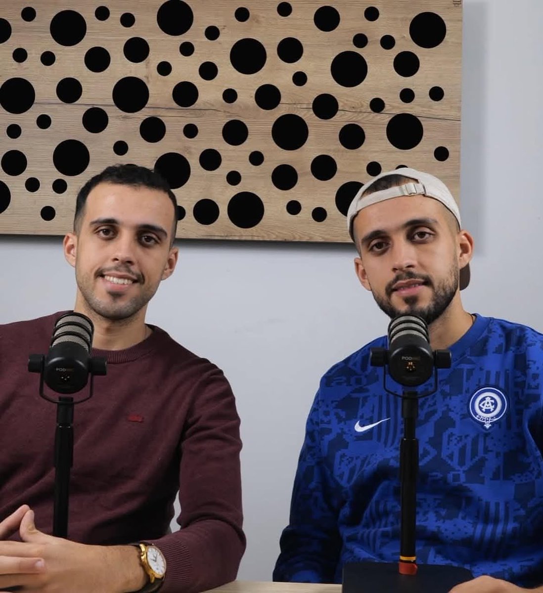 Aliotop_off's tweet photo. Fin de saison sur Aliotop-Aliotalk ⚽️🔚

23 podcasts, 11 vidéos, 60 formats courts mais surtout une passion intacte pour la pelota. 

Merci aux invités.

Merci à vous qui nous soutiennent, de près ou de loin, dans cette aventure. 

Chapitre universitaire officiellement clos, c’est plus que jamais « que le début ».

En attendant, on retourne dévorer quelques bouquins pour les prochains Aliotalks 📴☀️
