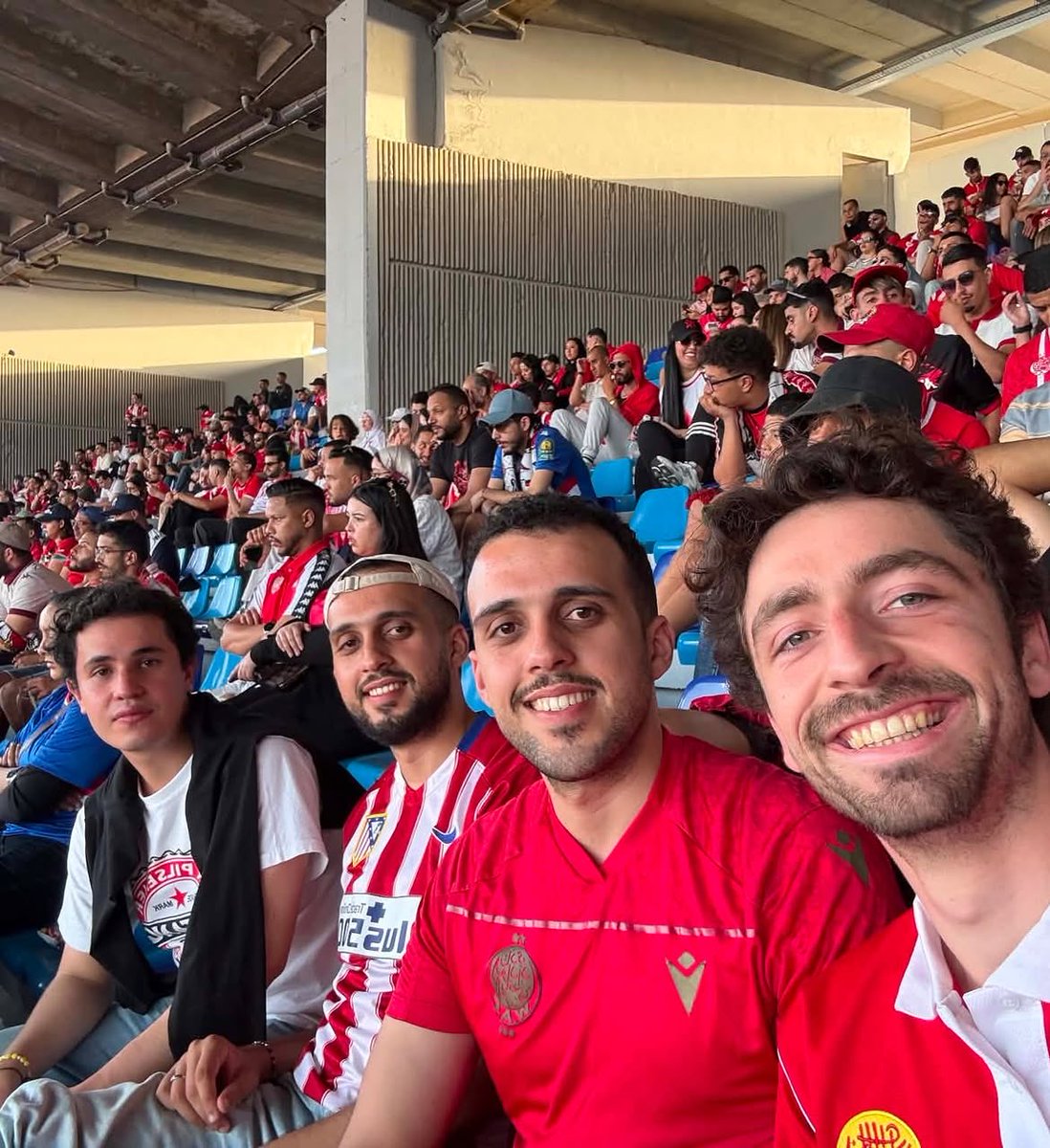 Aliotop_off's tweet photo. Fin de saison sur Aliotop-Aliotalk ⚽️🔚

23 podcasts, 11 vidéos, 60 formats courts mais surtout une passion intacte pour la pelota. 

Merci aux invités.

Merci à vous qui nous soutiennent, de près ou de loin, dans cette aventure. 

Chapitre universitaire officiellement clos, c’est plus que jamais « que le début ».

En attendant, on retourne dévorer quelques bouquins pour les prochains Aliotalks 📴☀️