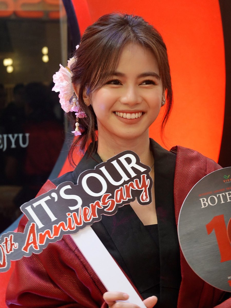 tiny_moow's tweet photo. Reply "proud of u, ash"

ASHTINE BOTEJYU MALLSHOW
ASHTINE BOTEJYU MALLSHOW https://t.co/GTLabe7EUf