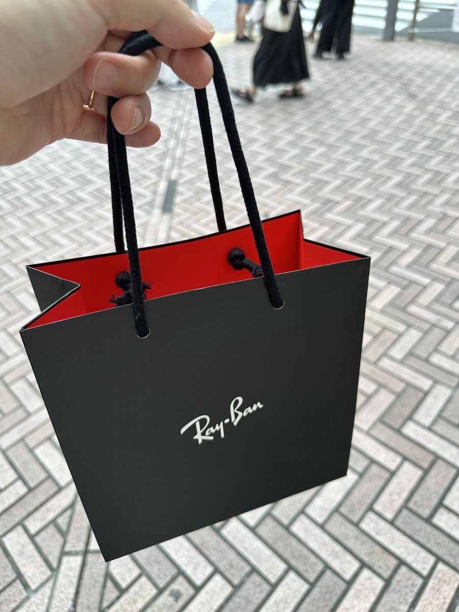 herniastyle's tweet photo. レイバンメタ購入
9万円 高いなぁ https://t.co/KlT4FkIV3M