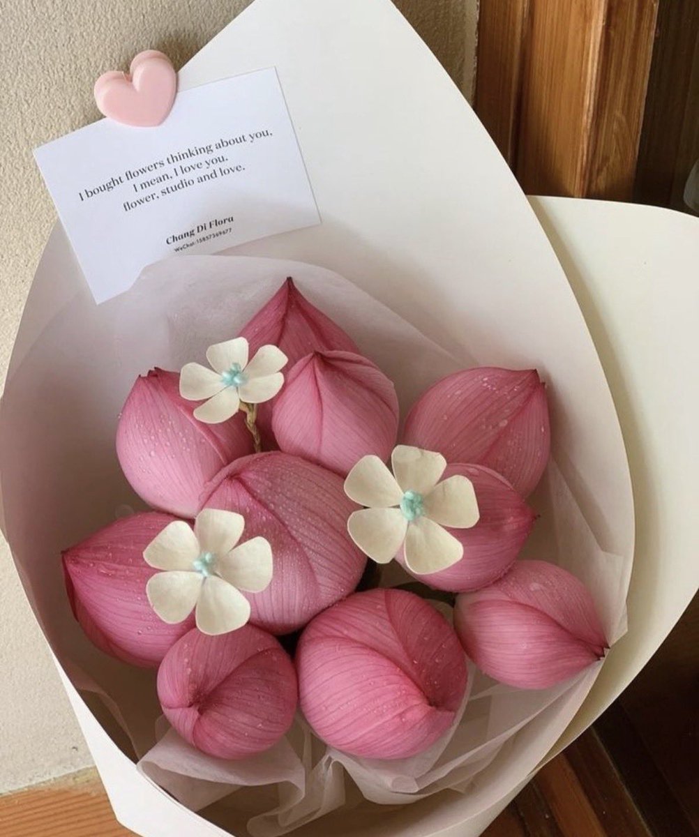 k_n_m_0307's tweet photo. 周りと被らなくて、センスずば抜けてる素敵すぎる花束🥹💐✨ https://t.co/MpyoW0lMHf