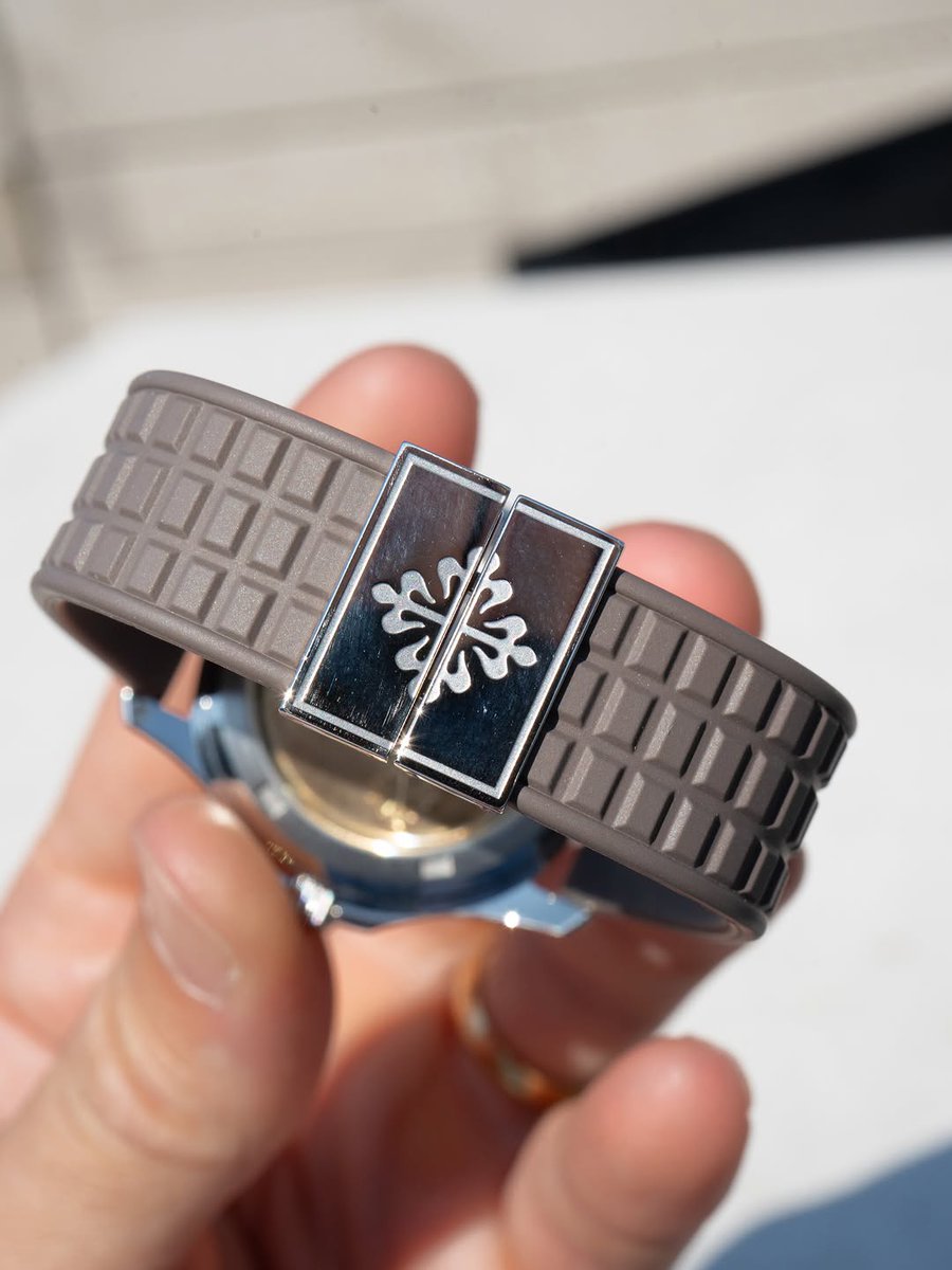 ManZonex's tweet photo. Patek Phillippe 5066 https://t.co/HwhWq0bOfk