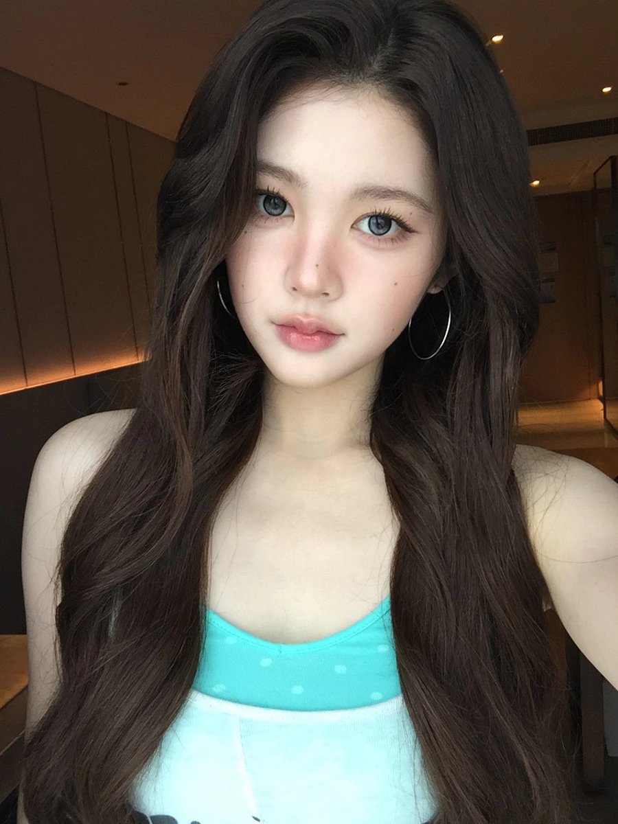 picsforana's tweet photo. #A_NA weverse update ᰔ https://t.co/TrfGr1B7dj