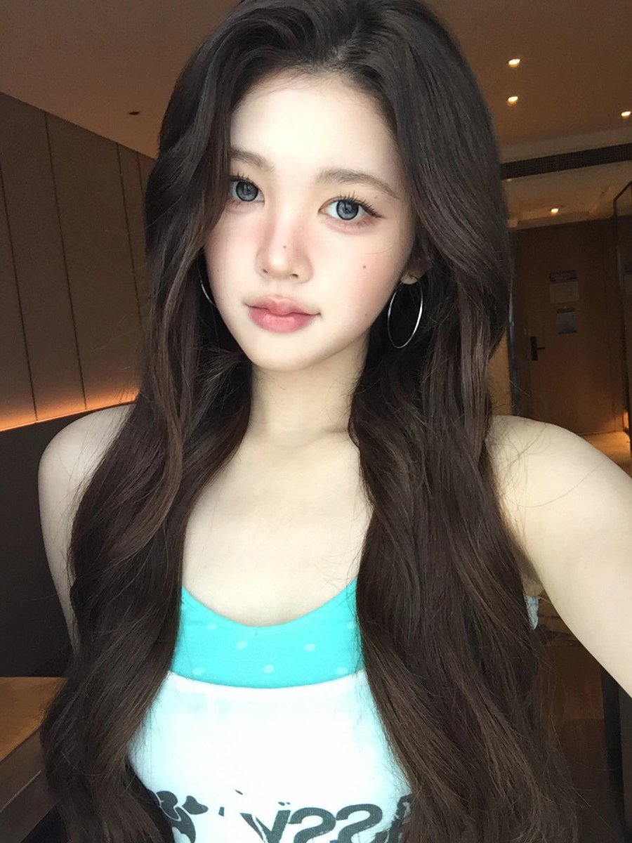 picsforana's tweet photo. #A_NA weverse update ᰔ https://t.co/TrfGr1B7dj
