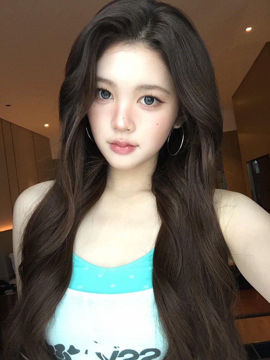 picsforana's tweet photo. #A_NA weverse update ᰔ https://t.co/TrfGr1B7dj