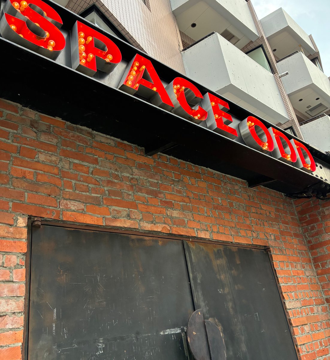saikyoboy's tweet photo. 代官山SPACE ODD着。
SPARTA LOCALSのライブを観る
大好きなメジャー4th「スパルタローカルズ」再現ライブ。
発売当時は無職だったので「ばかやろう」の"夕方3時に目覚める毎日"って歌詞が正に自分そのものでした。。
一番最初にアマゾンでレビューしたCDでもある
だから、この日は死んでも行く…と。 https://t.co/cj7Fpv4ieH