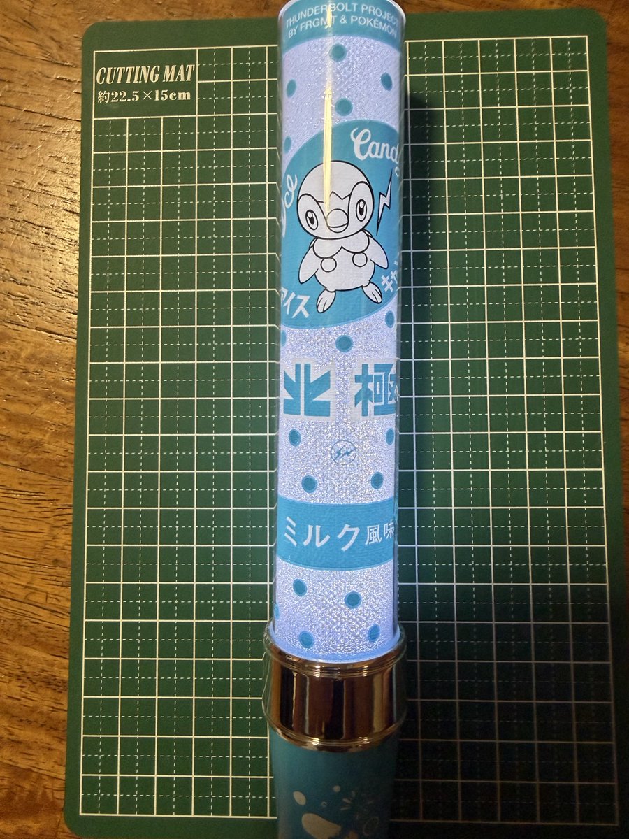 Echan81016's tweet photo. ポケミク勢のみんな

楽しんできてください！

現地で参加したときも楽しかったなぁ
ペンラ買えなかったので自作のポッチャマペンラで参加しました🐧

今日はポケミクライブと同じ会場でLiella!だよ！

#ポケミク応援上映 https://t.co/nCZ6TmRhTx