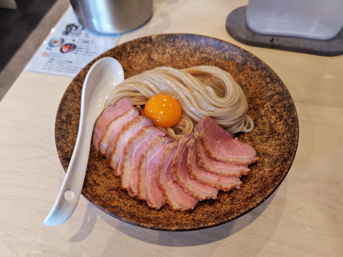 yf0555's tweet photo. 休日の一杯🍜

鴨フィレつけ麺(^q^)
小ライス
(コインパーキングサービス)

鴨フィレ肉が絶品✨️
美味しかった🎵
酒井農場の卵でＴＫＧも👍️

#ダックラーメンエイジ https://t.co/xkbY8YMkGH