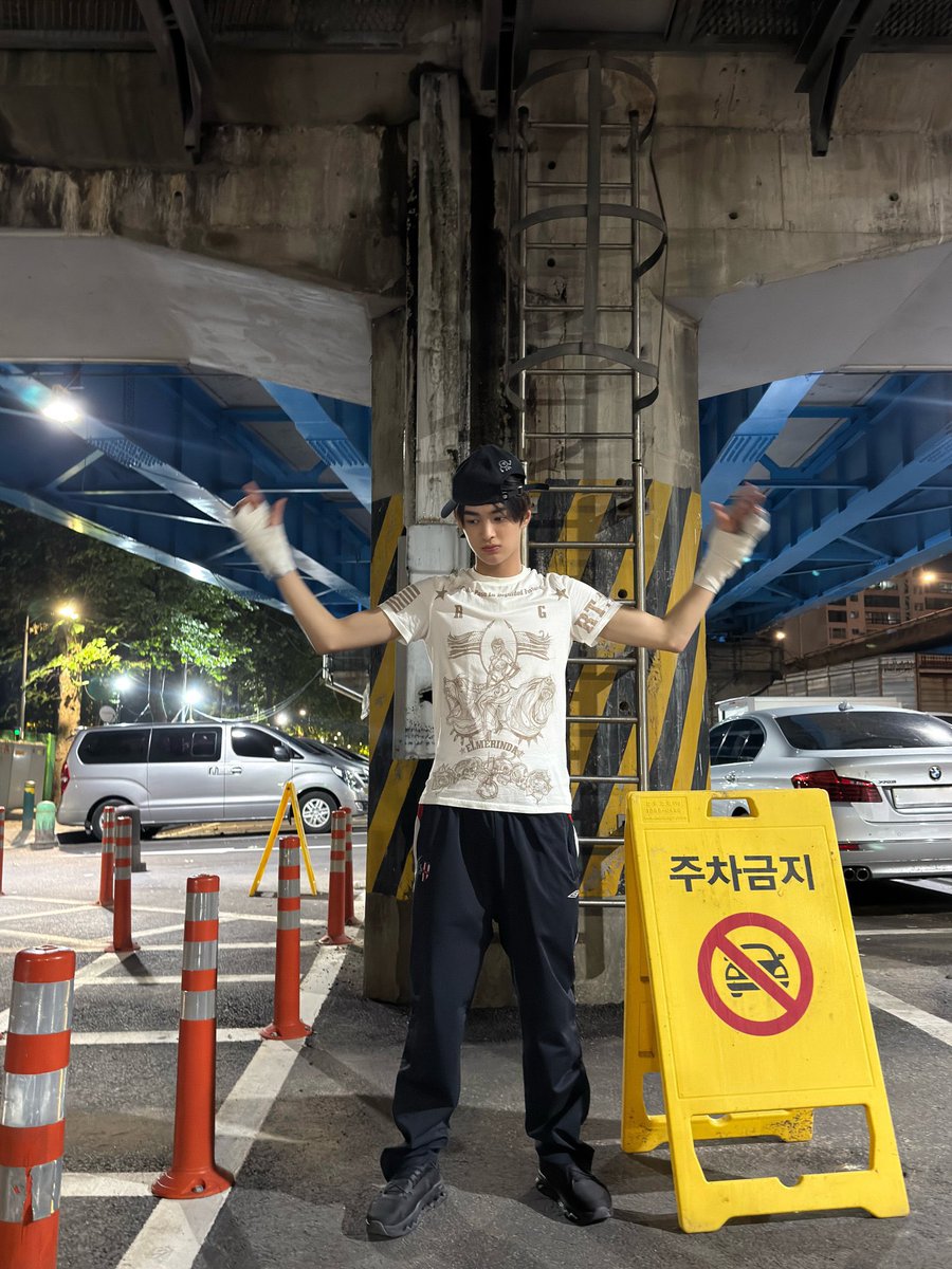 mutelayer's tweet photo. 볼캡건호개귀엽고 내눈에는강아지로보임💕💕 https://t.co/NzRsWh6EZu