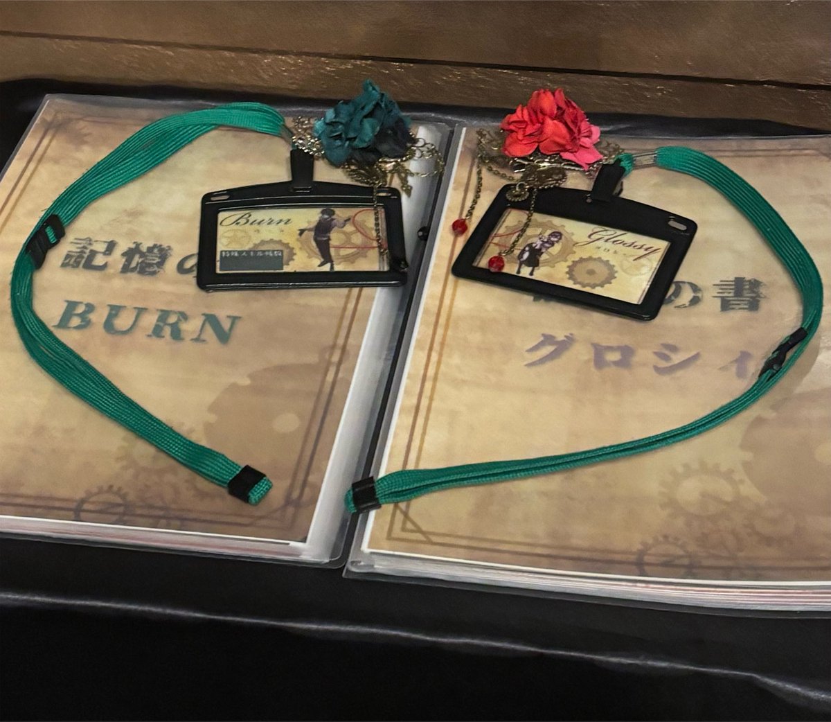 kazu55sa's tweet photo. オーパーツ体験会『追憶の歯車』 BURN&amp;グロシィペアで体験してきました！
とっても楽しかったし感動した😭😭
ぴかるさん世界で一番カッコイイBURNをありがとうございました🫶

終わったあとうるうるしてたらぴかるさんがランダムポストカードのLH2セットを引き当ててくれて大騒ぎ😂
 #LH2 #追憶の歯車 https://t.co/UL024i8Aof