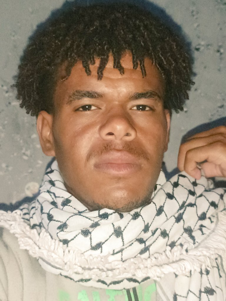 SALEHIDRES2004's tweet photo. "I traded my youth and dreams to keep my family alive in this war. My shoulders can't carry this alone anymore. Stand with me. 🩹🥀"https://t.co/ADMducrk2k https://t.co/DQQU46ChSv