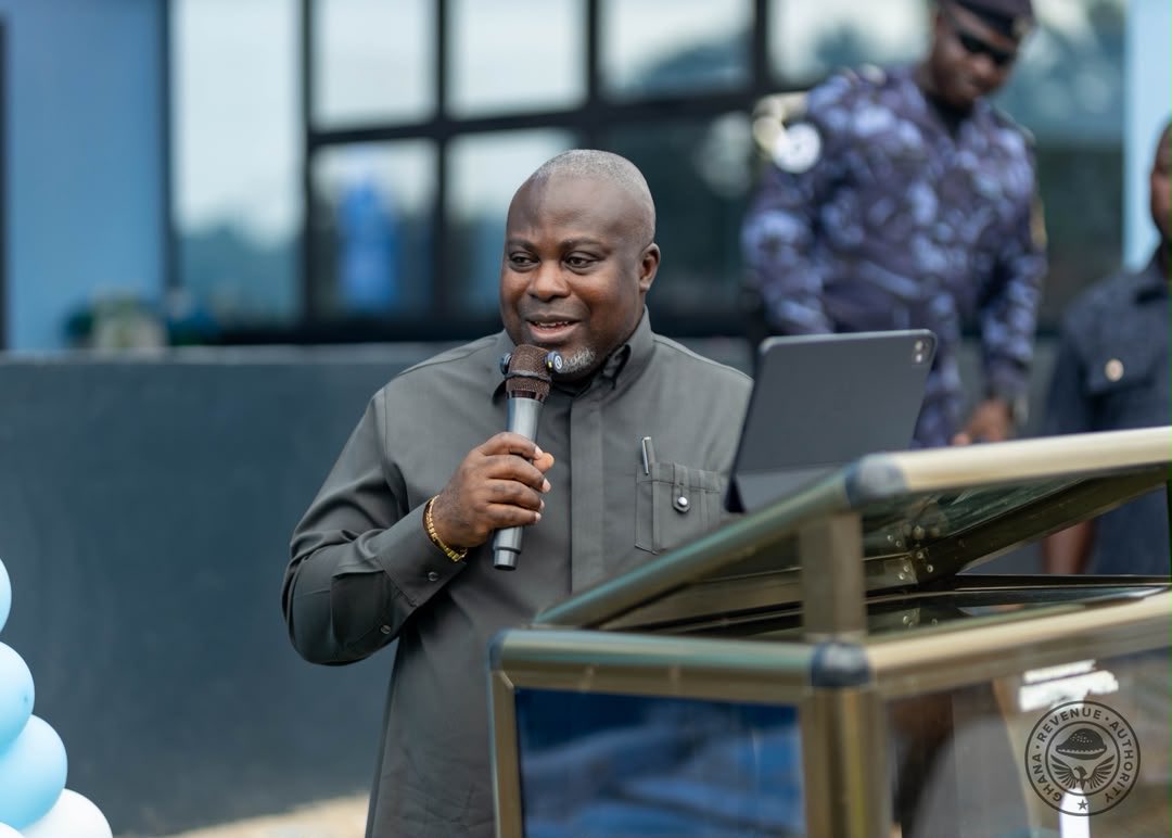 anthonyasarpong's tweet photo. I was honored to unveil the first Customs Division Command Post at Antado in Cape Coast.
This facility strengthens Customs’ presence along an important transit corridor and reinforces our mandate: to facilitate legitimate trade, support traders, engage communities, and act firmly against smuggling, diversion, fraud, and other practices that undermine legitimate business and the revenue Ghana depends on.
I commend the Sector Commander, the Customs Division leadership, and all officers whose commitment made this possible.
To the officers who will serve here, your charge is clear: serve with integrity, vigilance, professionalism, and respect.
#GRA #CustomsDivision #TradeFacilitation #RevenueMobilisation