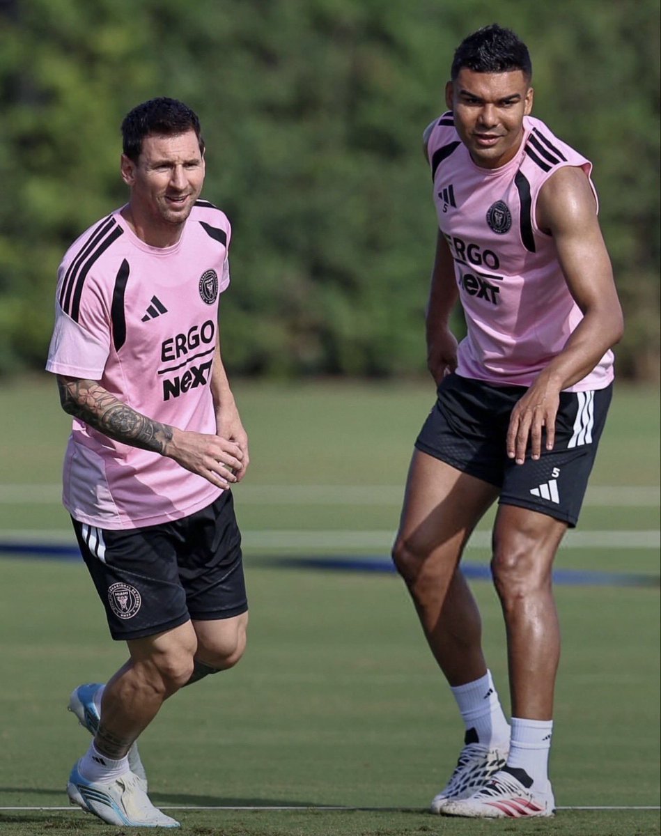 MadridXtra's tweet photo. 📸 Casemiro training with Lionel Messi. https://t.co/HuFWlE28Bv