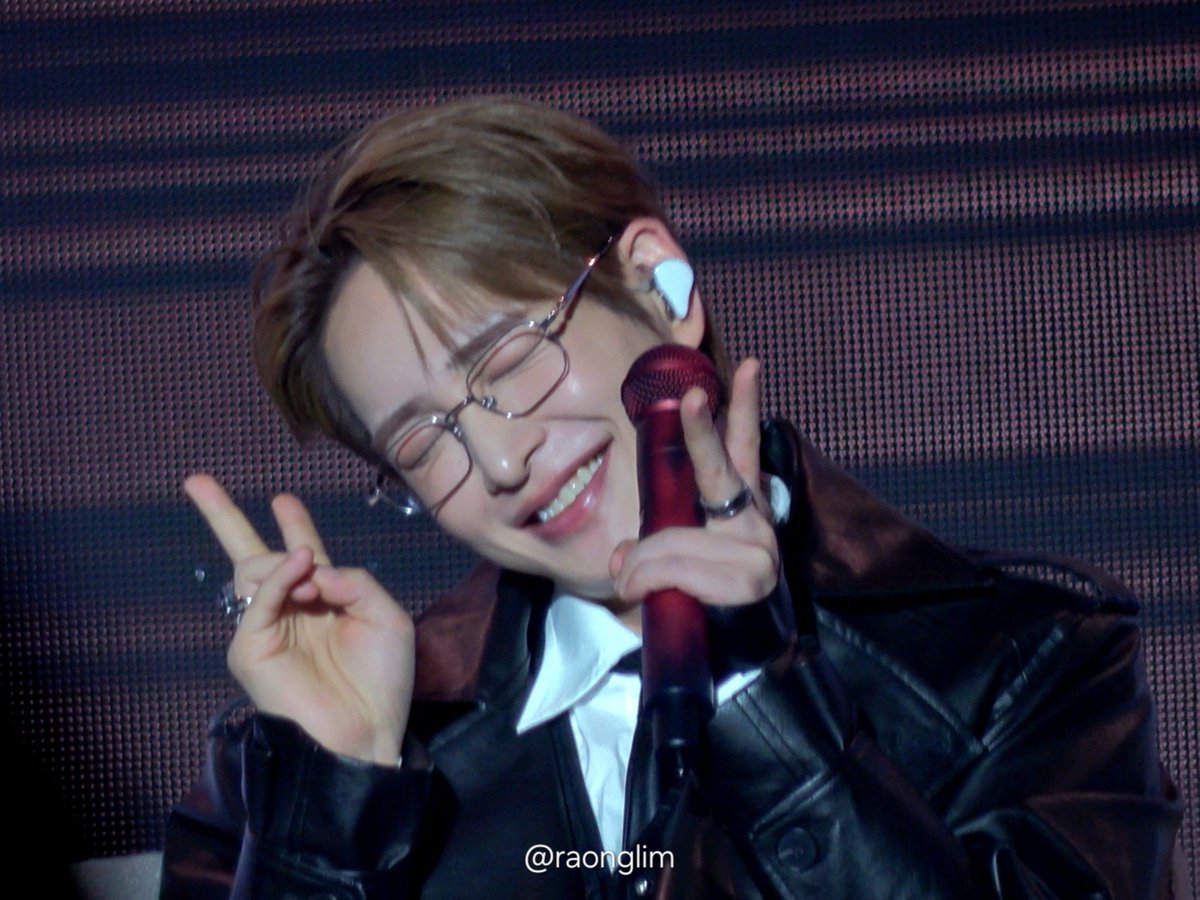 hourlyjinki's tweet photo. #온유 #ONEW #オニュ@SHINee @ONEW_GRIFFIN https://t.co/2banIqtkKZ