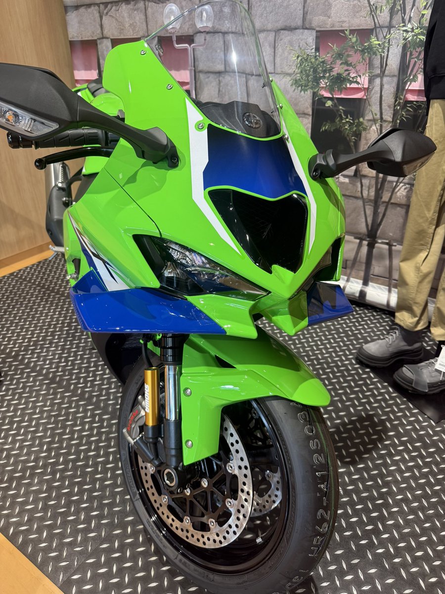 Rrkira2's tweet photo. 新型ZX-10Rええやん￼☺️ https://t.co/iFuryG34Ja