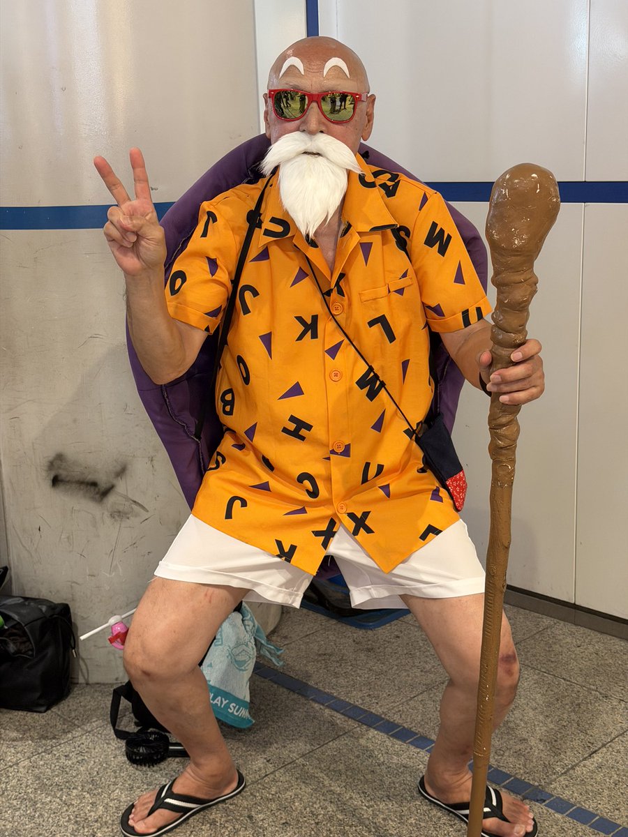 twm945's tweet photo. コスプレサミット!!!!!!
激似すぎる亀仙人🐢 https://t.co/v3Ndtlecij