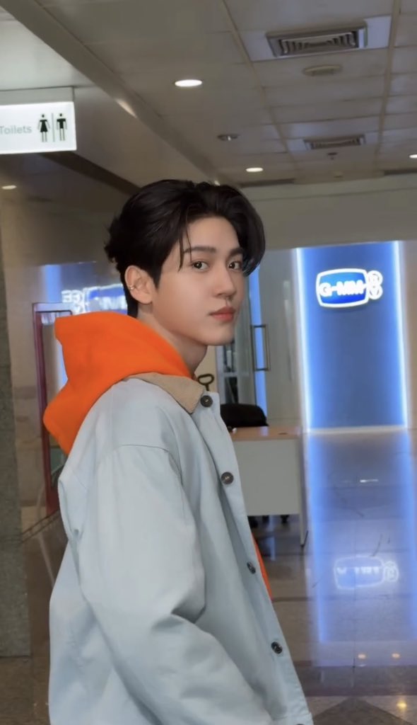 urfavmonpro's tweet photo. คนอะไรวะ เกิดมาก็หล่อเลยอะ ขี้โกงมาก https://t.co/02H3Cgp0Ws