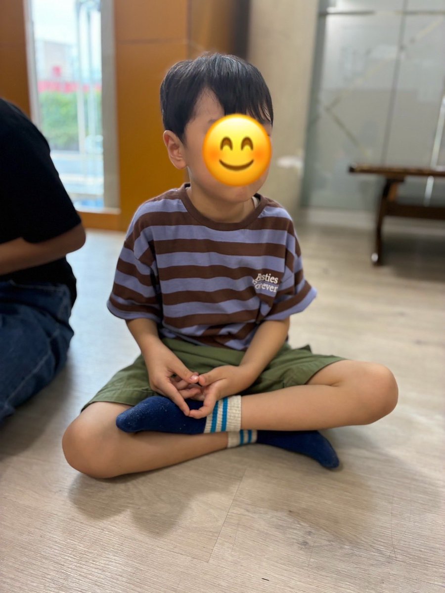 firstdream_11's tweet photo. 🍀南篠崎教室🍀
2026.8.1(土)
『座禅』
夏休みで上がった気持ちを落ち着けるために座禅に取り組みました😁
いつもは騒がしい教室も今日は静けさに包まれました✌️
心を落ち着けて集中力を養いました😀

▽ファーストシーンドリームの詳細はこちら！
https://t.co/CPMWTHWgru

#放デイ #療育 https://t.co/ClkuHFLvit