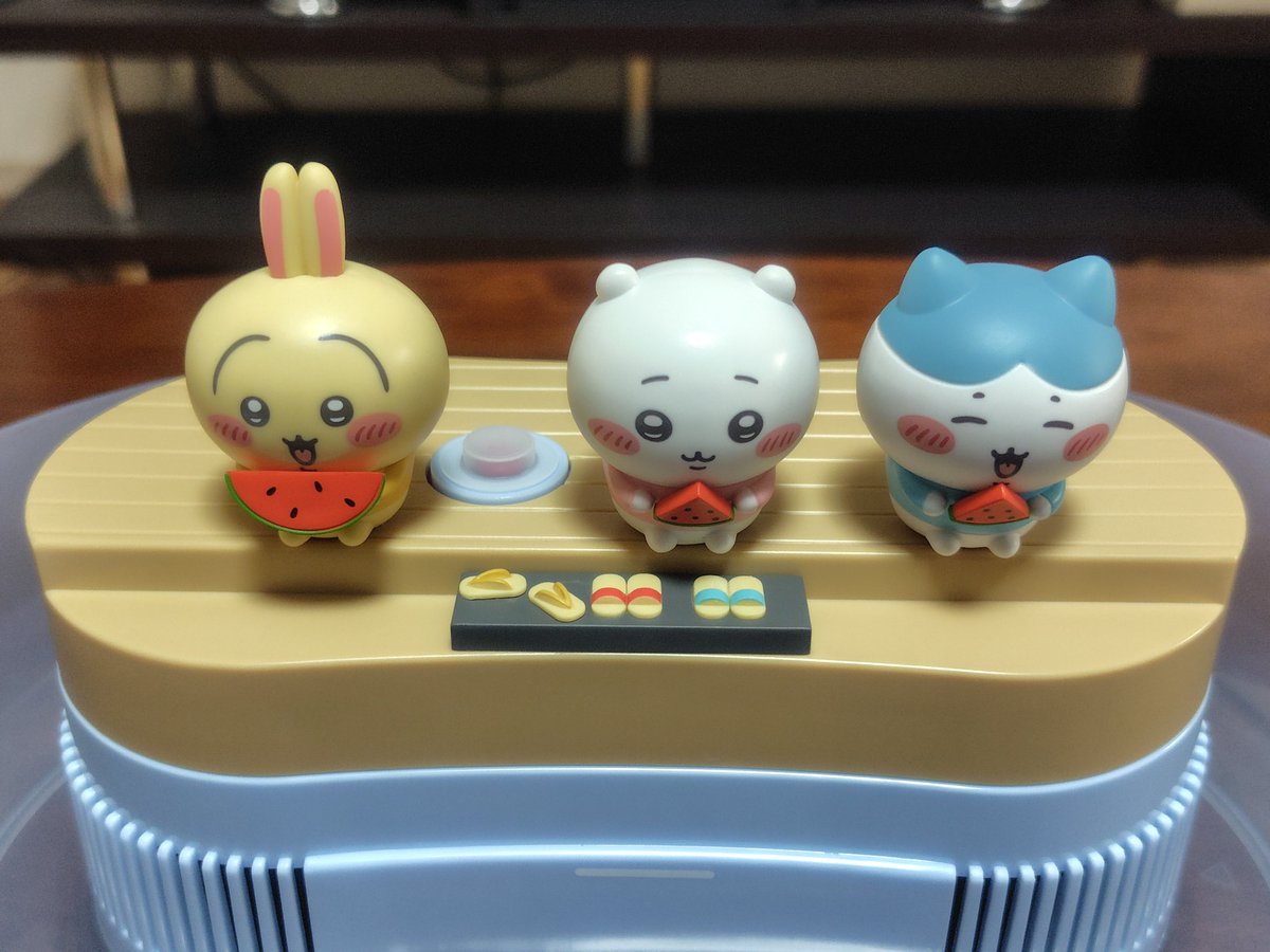 laghaimlanza's tweet photo. ちい活③
ちいかわエニマイくじ　ラスト賞
買っちゃいました！
今回は風鈴かラスト賞が欲しくて、初動が遅れてどこも完売
ちいかわぬいと下位賞14回って店も残ってたんだけど、迷ってるうちに完売。
転売か知らんけど、そうめん機2000円＋上のフィギュア3000円w
この夏、楽しくそうめん食べられる🐰✨ https://t.co/9R3857PBVv