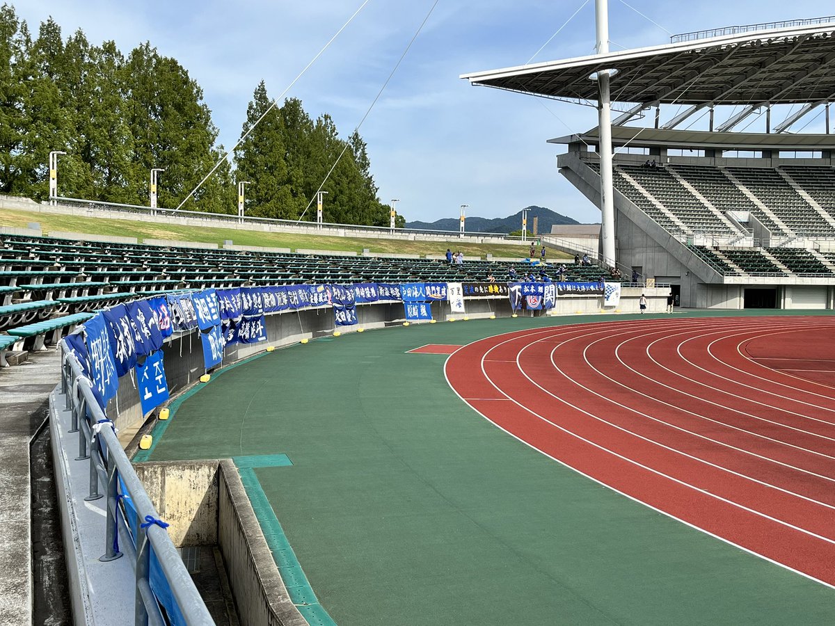 Blue_whales12's tweet photo. 山口県サッカー選手権大会 決勝戦
🆚レノファ山口

少数精鋭で全力応援頑張ります📣✨

#バレイン下関 https://t.co/VXKtO3klx8