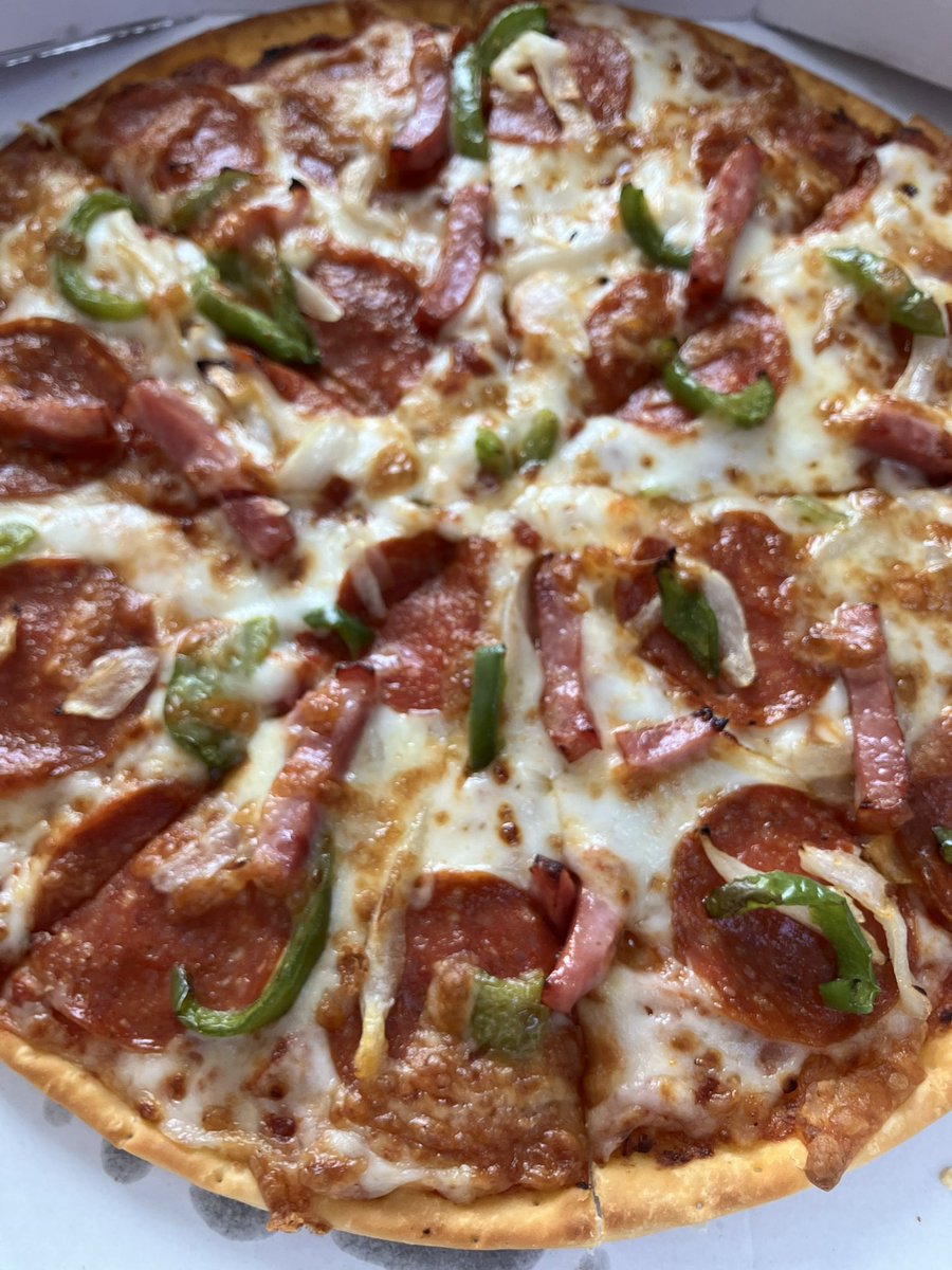 R15648's tweet photo. @ksononair じゃあ🍕置いておきますね https://t.co/M48VY3yJIv