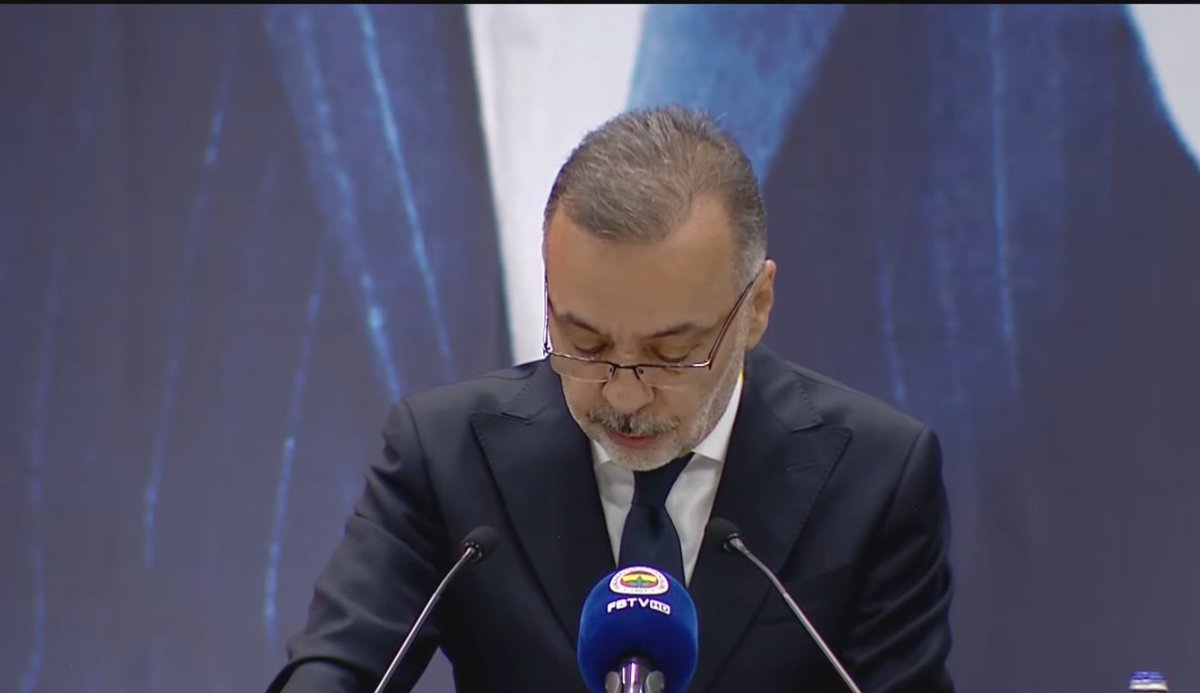 343_digital's tweet photo. 🗣️ Fenerbahçe Yöneticisi Tanju Kaya: “TFF tarafından bize bildirilen futbol harcama limiti, mevcut maaş bütçemizin dahi 32 milyon € altında kalıyor. Ama hepsinden önemlisi, bizi yoran bu yükümlülükleri yerine getirirken kullanmamız gereken 2026 ve sonraki sezonların gelirlerinden 142 milyon €’luk kısmın önceki yönetim tarafından önceden kullanılmış olmasıydı.”