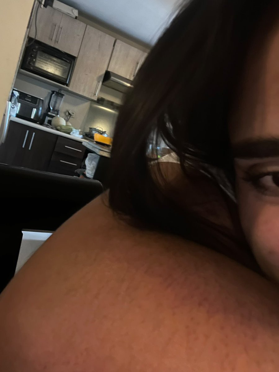 Sebas_eev's tweet photo. just the love of my life and the girl of my dreams btw https://t.co/EiEcZ95LXm