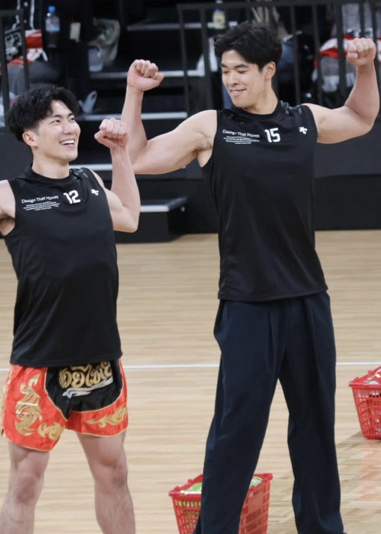 machop_gym5's tweet photo. 宮浦健人 
バレー選手のカラダじゃない ヤバい

いつの間にか肉体が進化しすぎ
世界選手権では脱いだだけで大歓声

▫️ 宮浦健人（27歳）
▫️ 190cm / 86kg / 最高到達点350cm
▫️ ウルフドッグス名古屋／日本代表オポジット

身長が伸び悩んだ少年が
190cmの大砲に変貌 パリ五輪出場

そして今シーズン
天皇杯優勝にVNL開幕13連勝

今夜は準決勝
日本vsアメリカ

頑張れ〜💪(¨̮ 💪)💎

#筋トレ #理想のカラダ図鑑 #宮浦健人 #ウルフドッグス名古屋 #VNL2026 #日本vsアメリカ