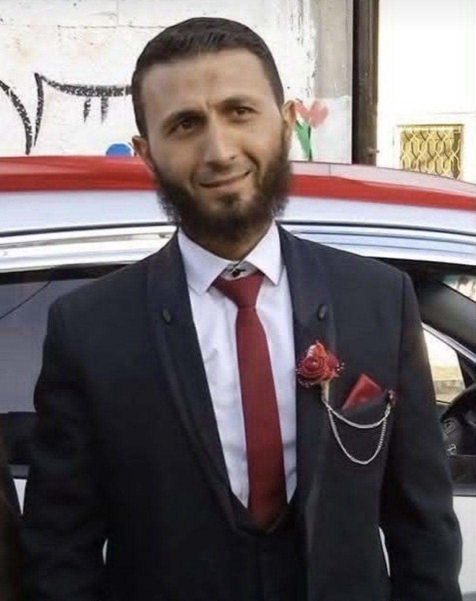 Nechamatova's tweet photo. Ce crasseux barbu habillé comme un milord anglais,était un membre du Hamas du nom de Alaa Tamramsi .
❌il a été ÉLIMINÉ avec deux de ses collègues par une attaque ciblée de Tsahal à Gaza.
Next ,, https://t.co/0zopbnbOe5