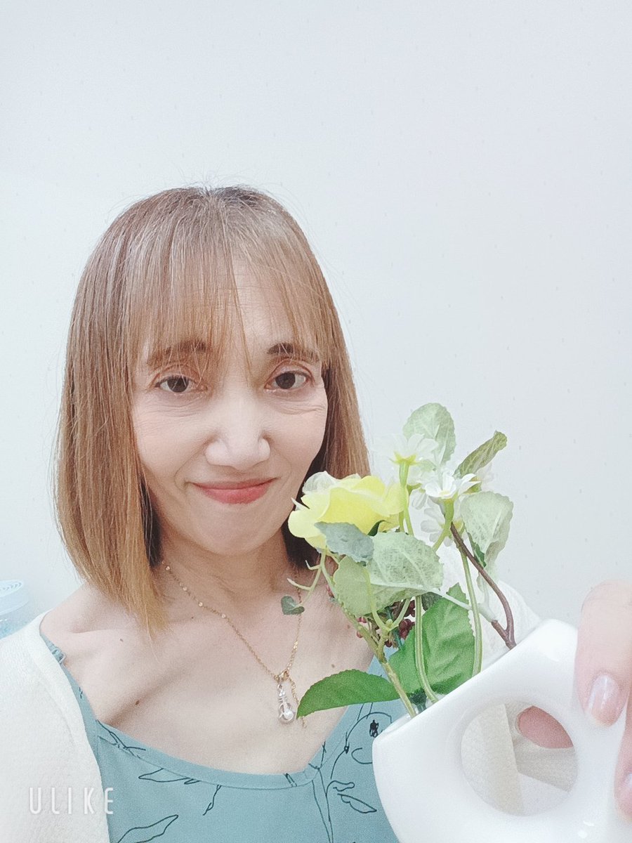 hitomikumai's tweet photo. 〜LOVE💓&PEACE🌏️〜
🌻8月さいしょの日🌞
真夏の暑さを吹き飛ばして‼️💟
温かい手拍子の中singsing🎙️🎼
応援🌟エールに感謝いっぱい🤗
#metta
#祖師ヶ谷大蔵
#SUMMERLIVE
#リリアーナ https://t.co/Vh5BFRlGfU
