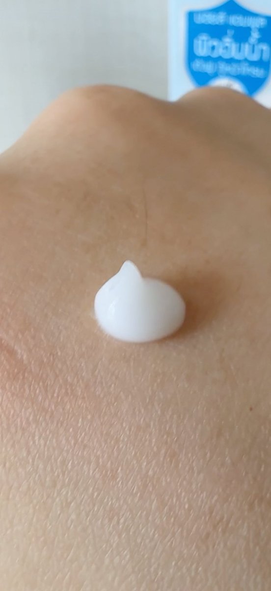 oak_html_5's tweet photo. 💧 ผิวแห้��แต่ไม่ชอบเซรั่มเหนียว ๆ ลอง Smooto HYA Ceramide Moisture Barrier Booster Serum ✨
เนื้อบางเบา ซึมไว สบายผิว หลังใช้รู้สึกว่าผิวนุ่มขึ้น ผิวดูอิ่มน้ำขึ้น 🩵

✨ พิกัด >> https://t.co/AC9YgAUUca

#Smooto #เซรั่มไฮยา #รีวิวสกินแคร์ https://t.co/ku0l538QQX