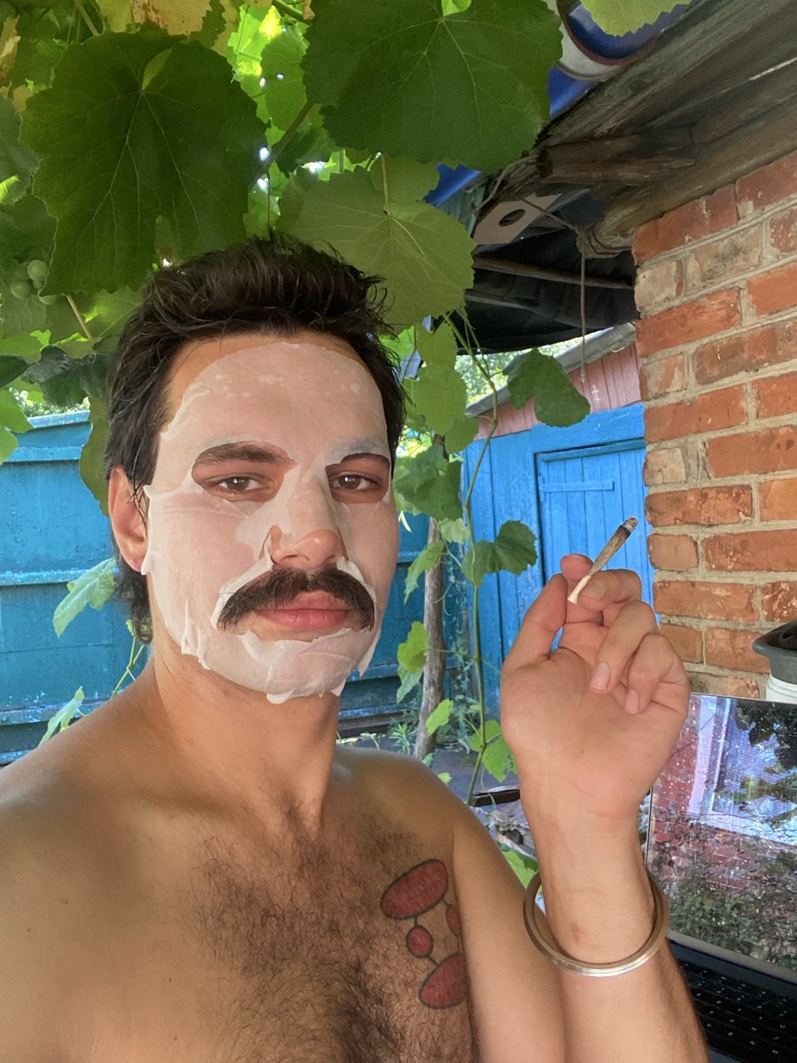 romanervtic's tweet photo. Готуюсь до виходу на позицію🤭
Бо шо?
Бо я того варта 💅 https://t.co/ULXidvqQ0H