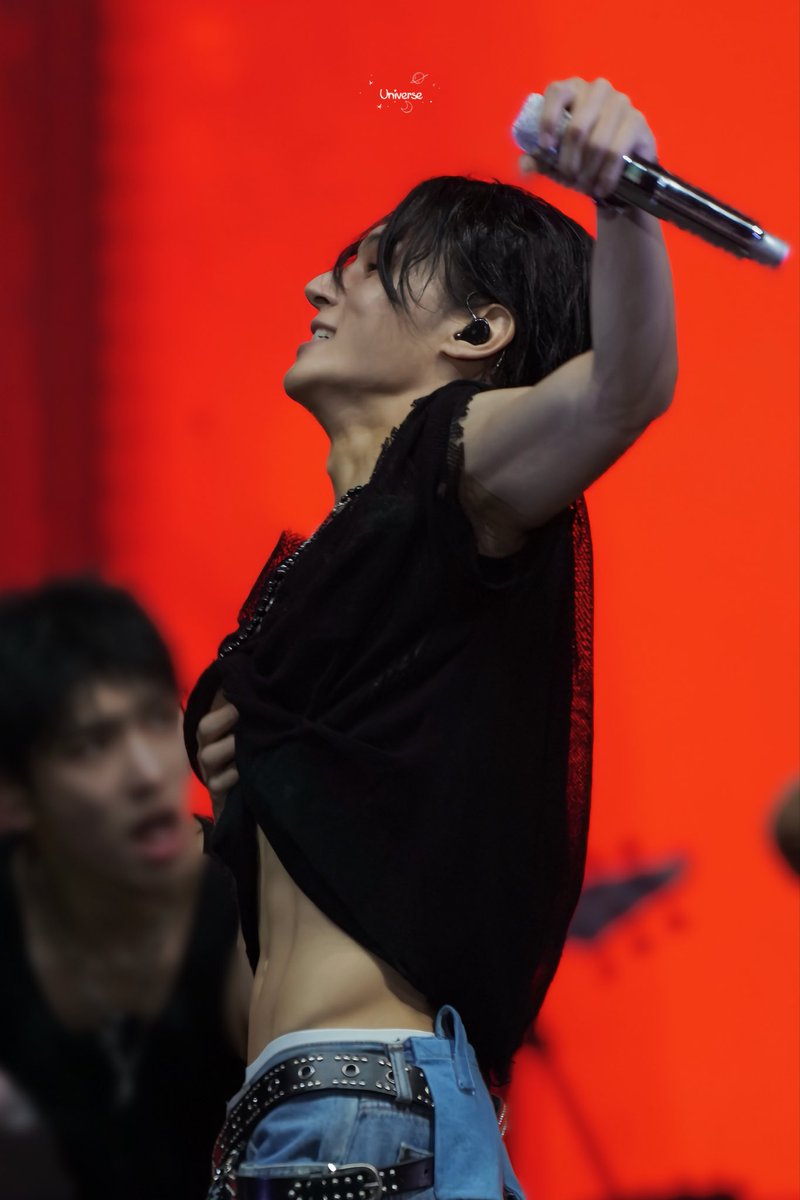 universe1126jwy's tweet photo. 260708 Rock in Roma

Woomeal  Day 2 🖤

#Wooyoung #우영 #ATEEZ #에이티즈 https://t.co/58PFt5mVJo