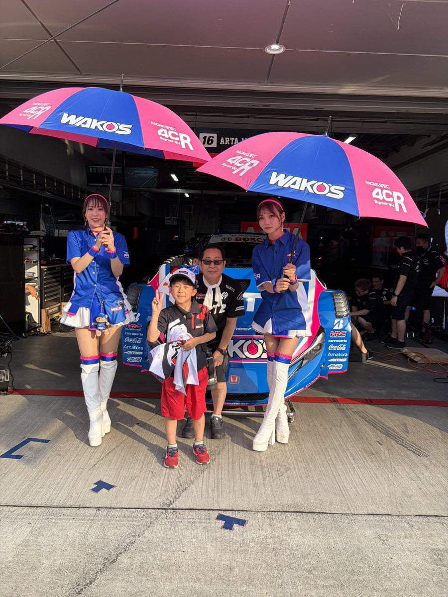 gr86suke's tweet photo. キッズウォーク終了のアナウンス後なのに手招きしてサインと写真まで撮って頂いた土屋さんはやっぱり神対応でした。
ありがとうございました😭
@k1tsuchiya https://t.co/RrB6EAQAu8