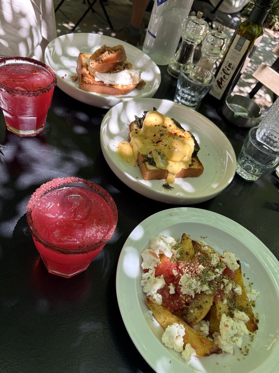 selenisel's tweet photo. Ayvalık lezzet durakları:
-Paşşalı (zeytinyağlılar)
-Pizzeria Pazza 
-Melin Cafe (sumaklı limonata ve patatesli börek)
-Soul Food (kahvaltı) https://t.co/yxHWHoWIVv