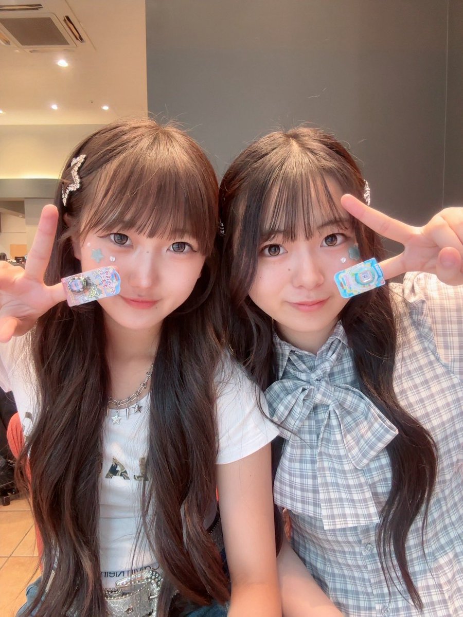 mahime_0430's tweet photo. ついに明日は❣️
大四日市祭りダァァァッ!!
13:35- MeLfy
19:10- CHERISHTIE
どちらも新衣装で出演します✨️
夏らしい可愛い衣装🎐꙳⋆お楽しみに(>ᴗ<)
毎年とっても楽しみにしている大きいステージ!!
ぜひ見に来てください🙂↕️⟡.·
#CHERISHTIE #MeLfy #Mahime #Hinarin #大四日市祭りダァァァ https://t.co/J0c47fABwH