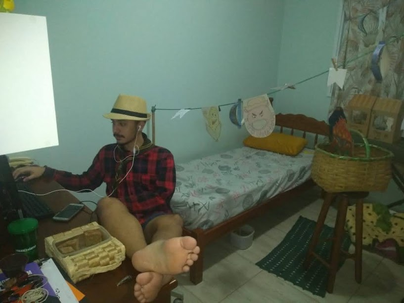 belizantee's tweet photo. olhando o google fotos e achei uma festa junina feita na pandemia https://t.co/qO7KQixWnj
