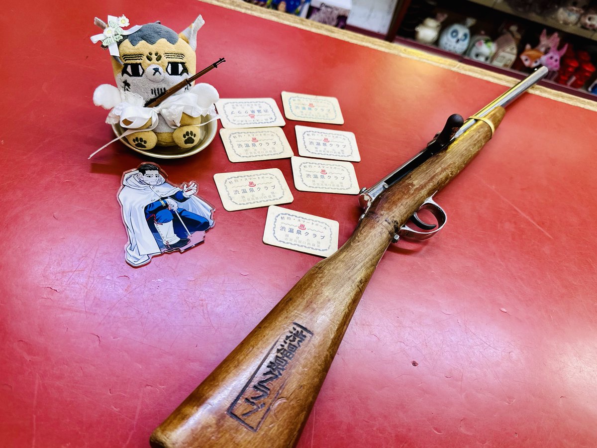 oicmitarashi's tweet photo. 射的場界隈(?)の尾形
射的兵は｢的を撃ってこそ｣だ

景品嬉しいね百ちゃん https://t.co/Cy8bITR020