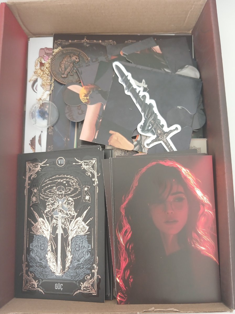 mongmongseungg's tweet photo. O kadar cok kitap icerigi var ki, bu kadar icerigi ne yapacagim bilmiyorum bos bos duruyorlar https://t.co/mTwpueScjR