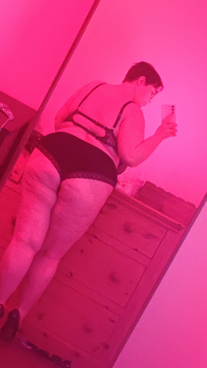 Animewhore679's tweet photo. It's national gf day. 

Who's looking for a gf? https://t.co/r3nNHVcvBo